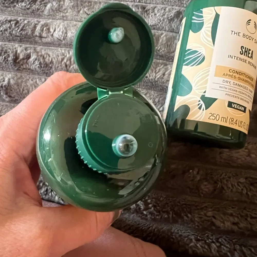 The Body Shop Shea Intense Repair Shampoo & Conditioner Set